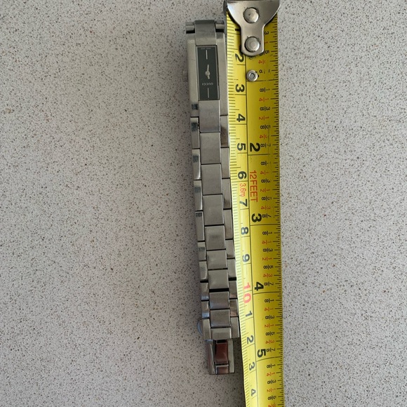 AUTHENTIC GUCCI Swiss made brushed stainless steel women’s watch - Picture 7 of 7